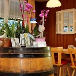 מלון Haus Engel 3*