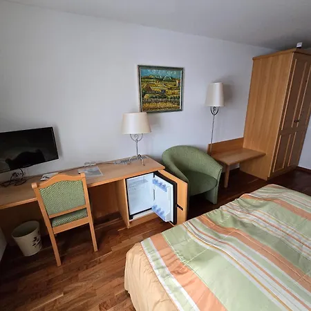 Haus Engel מלון 3*
