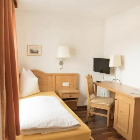 Hotel Haus Engel 3*